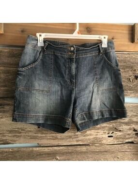 WOMAN’S Jean shorts size 15